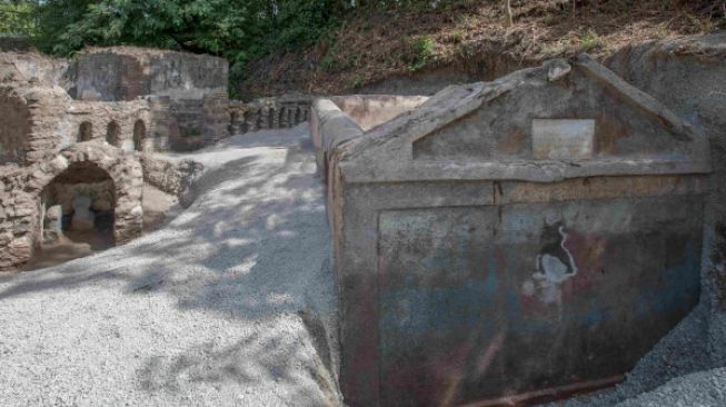 Makam di Pompeii berisi mumi pernah jadi budak. [Pompeiisites]