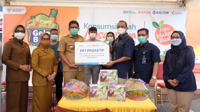 Semarak GBN 2021, Pupuk Kaltim Salurkan Ratusan Paket Buah Segar