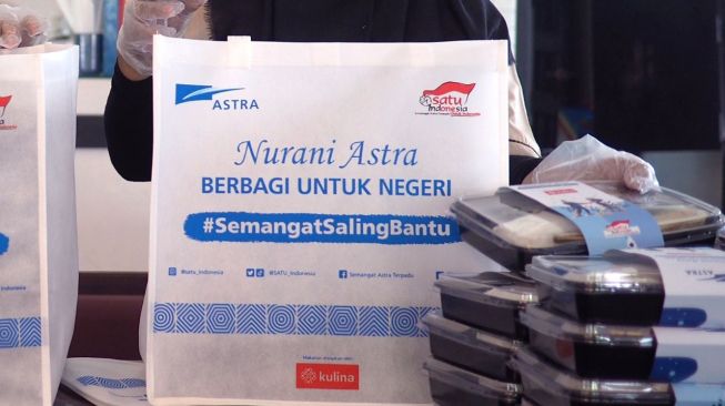 #SemangatSalingBantu, Astra Salurkan 30.000 Paket Makanan untuk Pengemudi Ojek Online