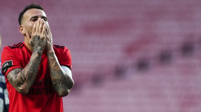 Bek tengah Benfica, Nicolas Otamendi. [CARLOS COSTA / AFP]