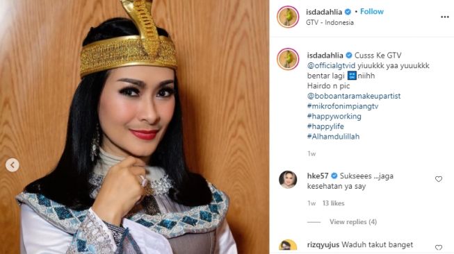 Potret Manis Iis Dahlia dengan Kumis Tipis [Instagram/isdadahlia]