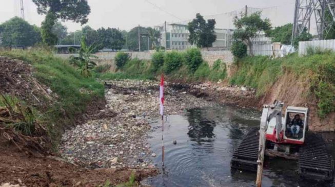 Tertutup Sampah dan Cegah Banjir, Warga Desak Pemkab Bekasi Normalisasi Kali Jambe