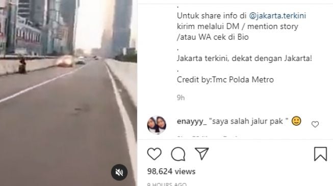 Wanita melawan arah. (Instagram/jakarta.terkini)