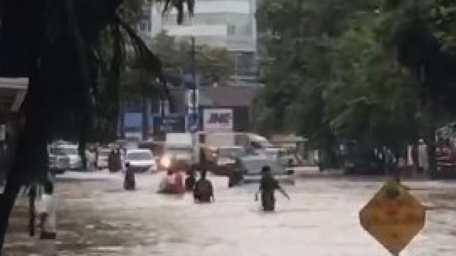 Tangkapan layar video situasi banjir Kota Balikpapan. [Istimewa]