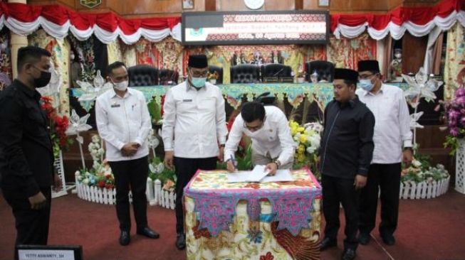 RPJMD Kabupaten Solok Disahkan Usai Ricuh, Dua Fraksi Menolak dan Surati Gubernur Sumbar