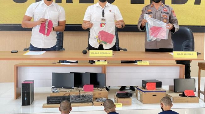 Maling di SMA Negeri 1 Cihara Dibekuk Polisi; 29 Unit Komputer Diamankan