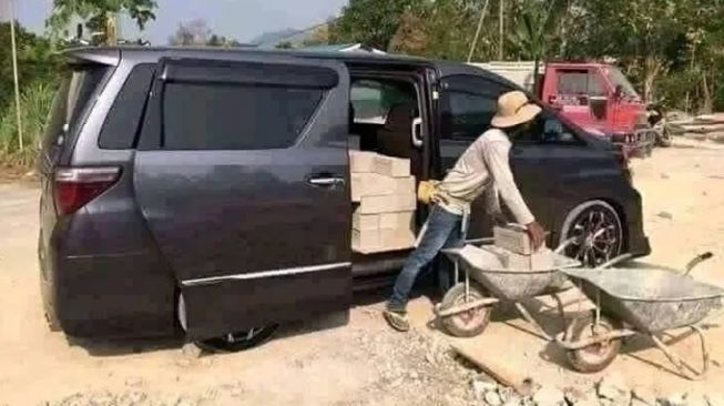 Toyota Alphard dijadikan mobil pengangkut bahan bangunan (Instagram)