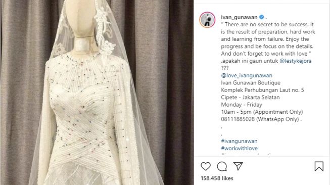 Beda Gaun Pengantin Lesti Kejora Rancangan Ivan Gunawan Dan Renzi Lazuardi