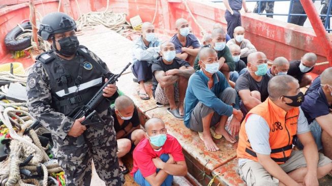 Komplotan Pencuri Ikan Vietnam Berulah, Kapal Meledak Saat Kabur Dari Perairan Natuna