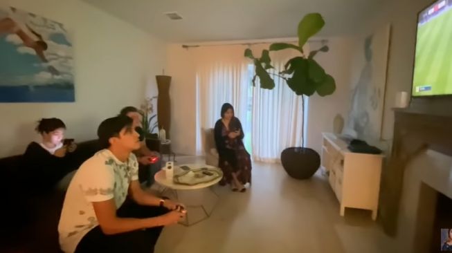 Rumah Sarah Azhari di Los Angeles. [YouTube/Sarah Azhari]