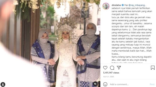 Adu gaya Lesti Kejora dan Dinda Hauw saat akad nikah [Instagram/dindahw]