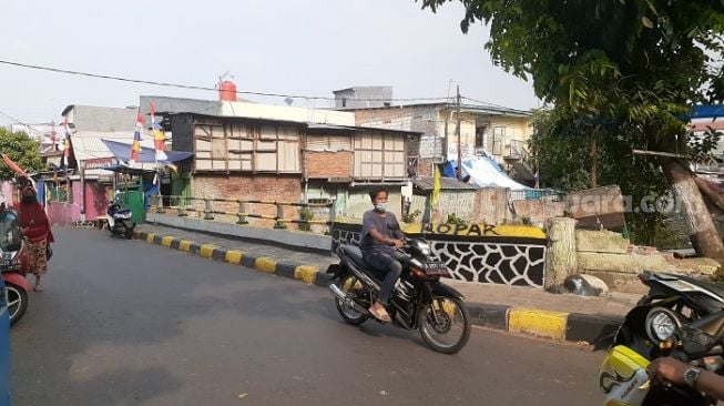 Kibarkan Merah-Putih Lerai Tawuran Pemuda, Kisah Heroik Tukang Ojek yang Berakhir Nahas