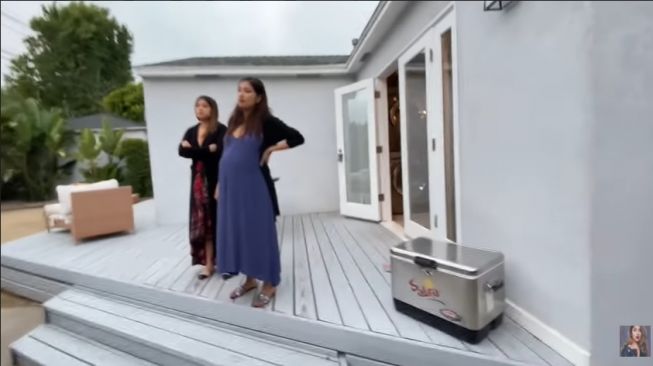 Rumah Sarah Azhari di Los Angeles. [YouTube/Sarah Azhari]