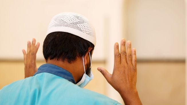 Tata Cara dan Syarat Takbiratul Ihram saat Sholat, Lengkap dengan Doa yang Dibaca