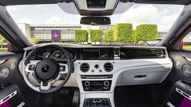 Interior Rolls-Royce Ghost Bespoke Friskee Pink [Rolls-Royce Motor Cars].