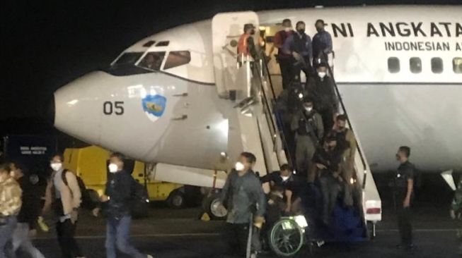 Detik-detik evakuasi WNI dari Afghanistan di Bandara Halim Perdanakusuma. (Foto: Istimewa)