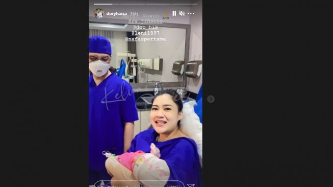 Momen Nella Kharisma melahirkan anak pertama. [Instagram]