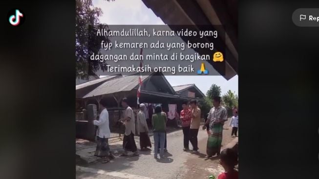 Pedagang direkam istri saat jualan ketiban rezeki nomplok (tiktok)