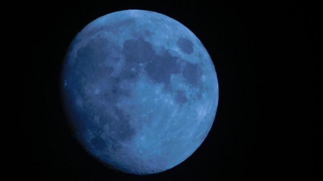 Blue Moon Jadi Trending Topik, Warganet Bagikan Hasil Tangkapan Bulan Purnama