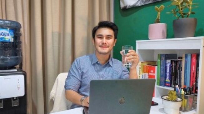 Dokter Anton Tanjung Kritik Infus Terbalik di Web Series Antares