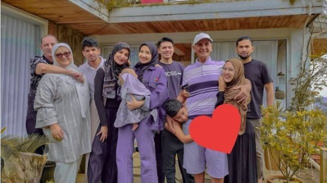 Potret Santi Asoka Ibu Tiri Shireen Sungkar. [Instagram/santiasokamala]