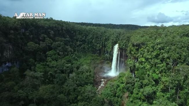 Nohkan Tolangit, wisata Sintang. (YouTube/a Star Man Production)