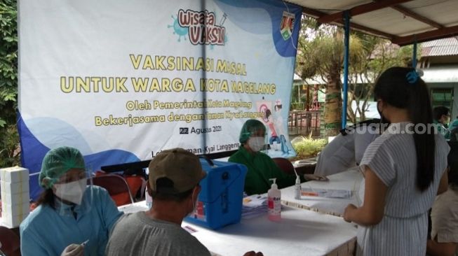 Lebih Santai, Warga Kota Magelang Vaksin Covid-19 di Objek Wisata Taman Kiyai Langgeng