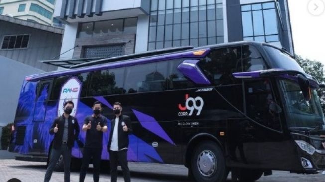 Mewah! Intip Bus Rans Cilegon FC Pemberian dari Presiden Arema FC