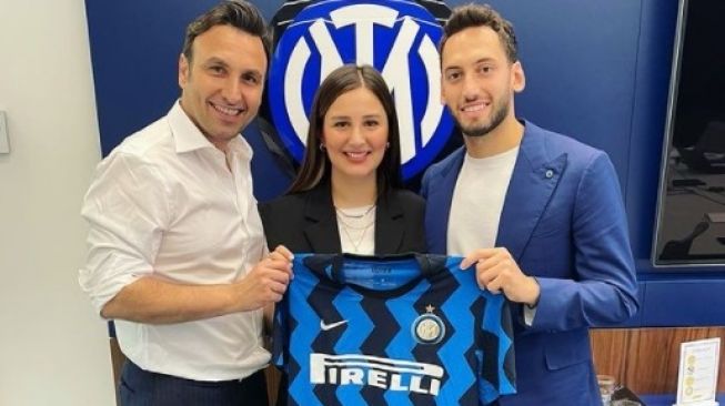 Sinem Gundogdu, Istri Hakan Calhanoglu yang Dukung Sang Suami Membelot ke Inter Milan