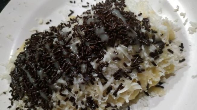 Kue Pancong, Jajanan Tradisional yang Makin Kekinian