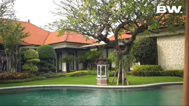 Potret rumah Ajik Krisna. [YouTube/Boy William]