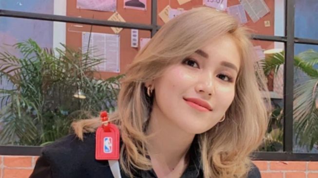 Ayu Ting Ting Kembaran Tas Branded dengan Cha Eun Woo, Netizen: Dah Ngeri Mainnya