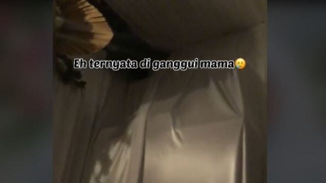 Duh! Malam Pertama Gagal Romantis, Ibu Pengantin Wanita Malah Ikut Tidur Sekamar