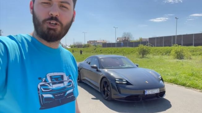 Mate Rimac tengah testing produk, supercar tenaga listrik [YouTube: Rimac Automobili].