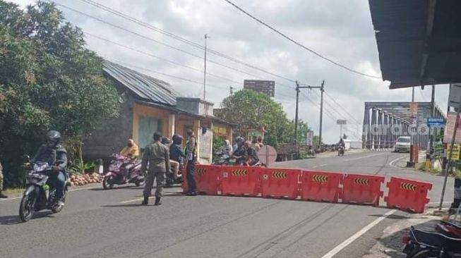 Pantai Parangtritis Sempat Diserbu Wisatawan, Petugas Lakukan Penyekatan Berlapis