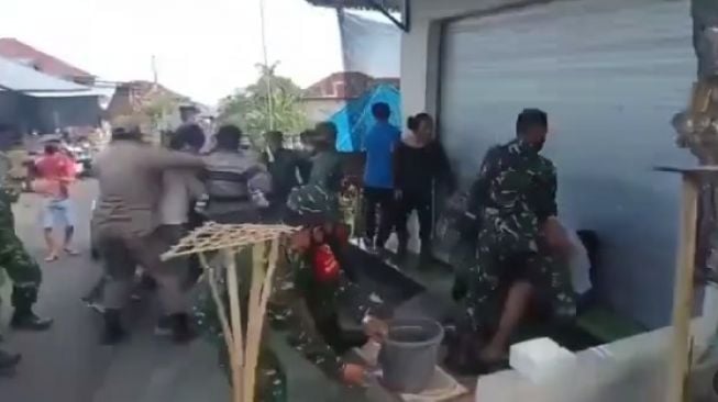 Viral Tabrak Anggota dan Pukul Dandim, TNI Hajar Pemuda