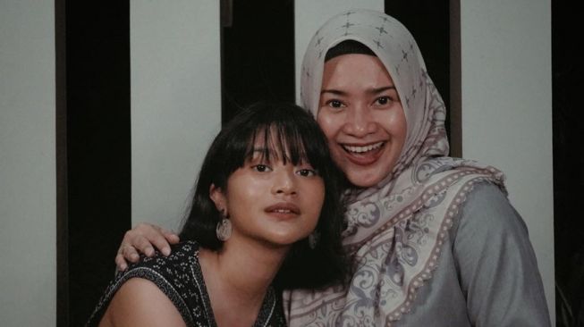 Makin Cantik dan Menawan! 7 Potret Siti Adira Kania Putri Ikke Nurjanah