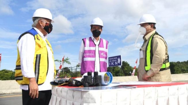 Tinjau Sodetan Akses ke IKN, Jokowi: Bangun Ibu Kota Baru yang Penting Infrastruktur