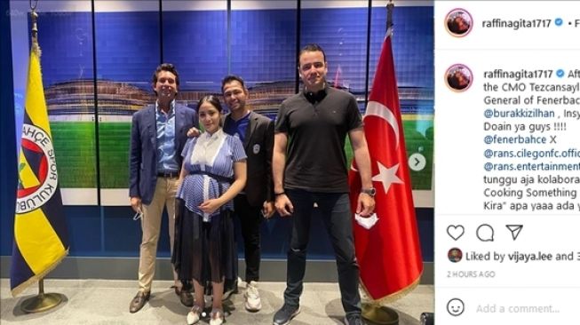 Nagita Slavina dan Raffi Ahmad meeting bareng petinggi klub sepak bola Turki. (Instagram/@raffinagita1717)