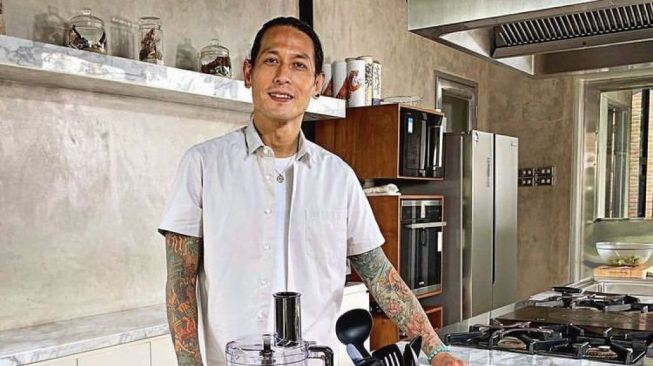 OMG! Chef Juna Cinlok Sama Anggota MasterChef Season 8, Ternyata Ini