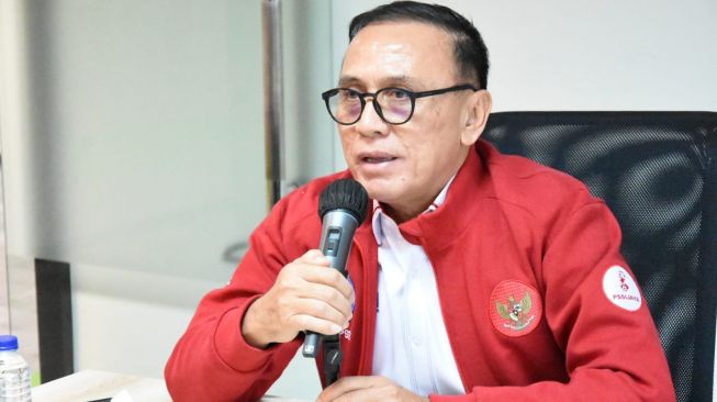 Sambut Kepulangan Timnas Indonesia, Jersey Iwan Bule Jadi Sorotan, Bikin Netizen Geram