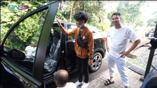 Momen Raffi Ahmad Beri Mobil ke Ucok Baba. [YouTube/RANS Entertainment]