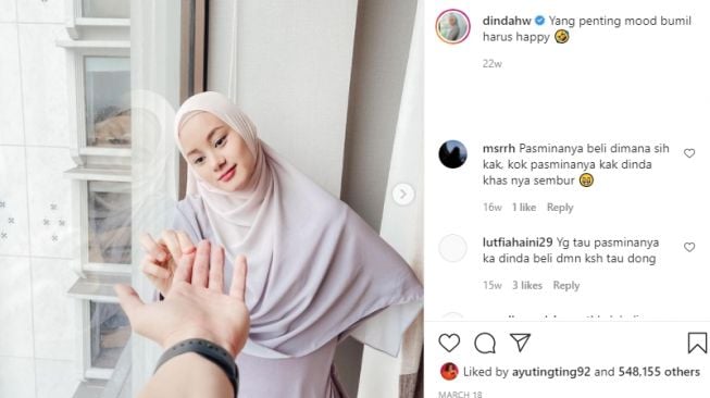 Adu Pesona Syar'i Lesti Kejora dan Dinda Hauw. [Instagram/lestykejora/dindahw]