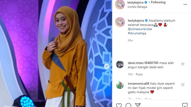 Adu Pesona Syar'i Lesti Kejora dan Dinda Hauw. [Instagram/lestykejora/dindahw]