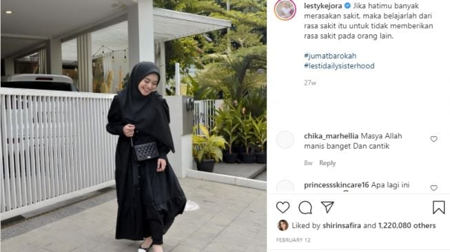 Adu Pesona Syar'i Lesti Kejora dan Dinda Hauw. [Instagram/lestykejora/dindahw]