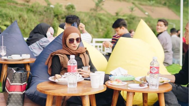 Warga Karanganyar, Kini Ada D'Lawu Bistro yang Instagramable Banget di Gunung Lawu Lho