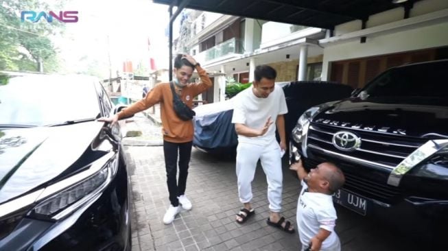 Momen Raffi Ahmad Beri Mobil ke Ucok Baba. [YouTube/RANS Entertainment]