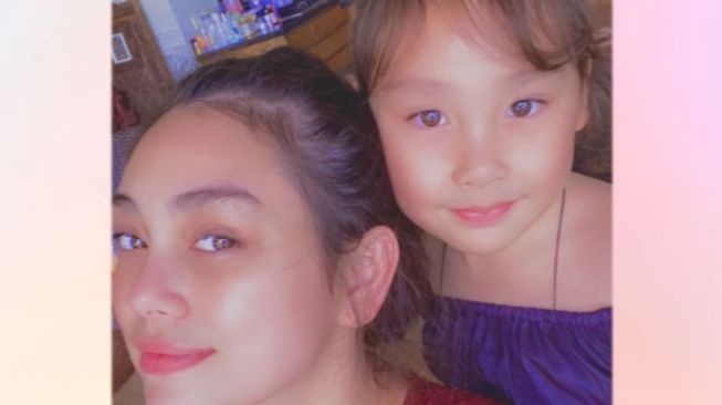 10 Potret Eleeya Xaviera, Putri Celine Evangelista yang Plek Ketiplek Dirly Idol