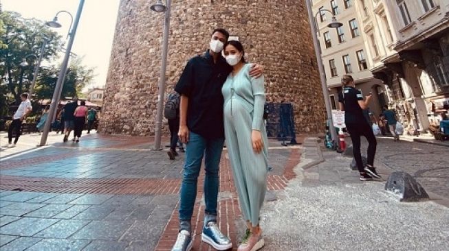 Nagita Slavina dan Raffi Ahmad di Turki. (Instagram)