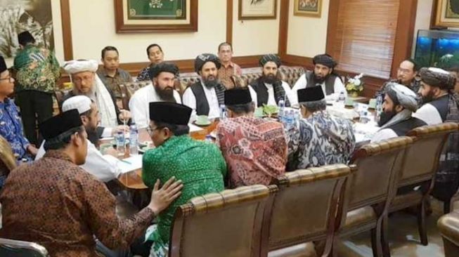 Foto pertemuan tokoh Nahdlatul Ulama (NU) dan perwakilan kelompok Taliban. [Foto Twitter]